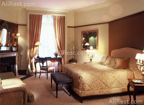 Hotel Le Royal Monceau 9